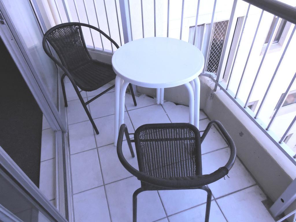 Broadbeach Travel Inn Apartments Gold Coast Exterior foto