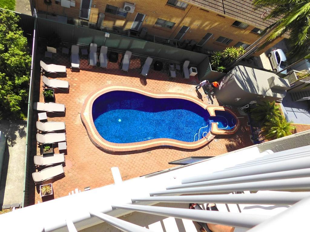Broadbeach Travel Inn Apartments Gold Coast Exterior foto